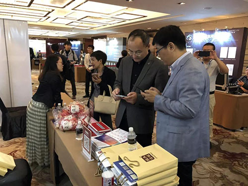 展會現場客戶咨詢天威誠信產品